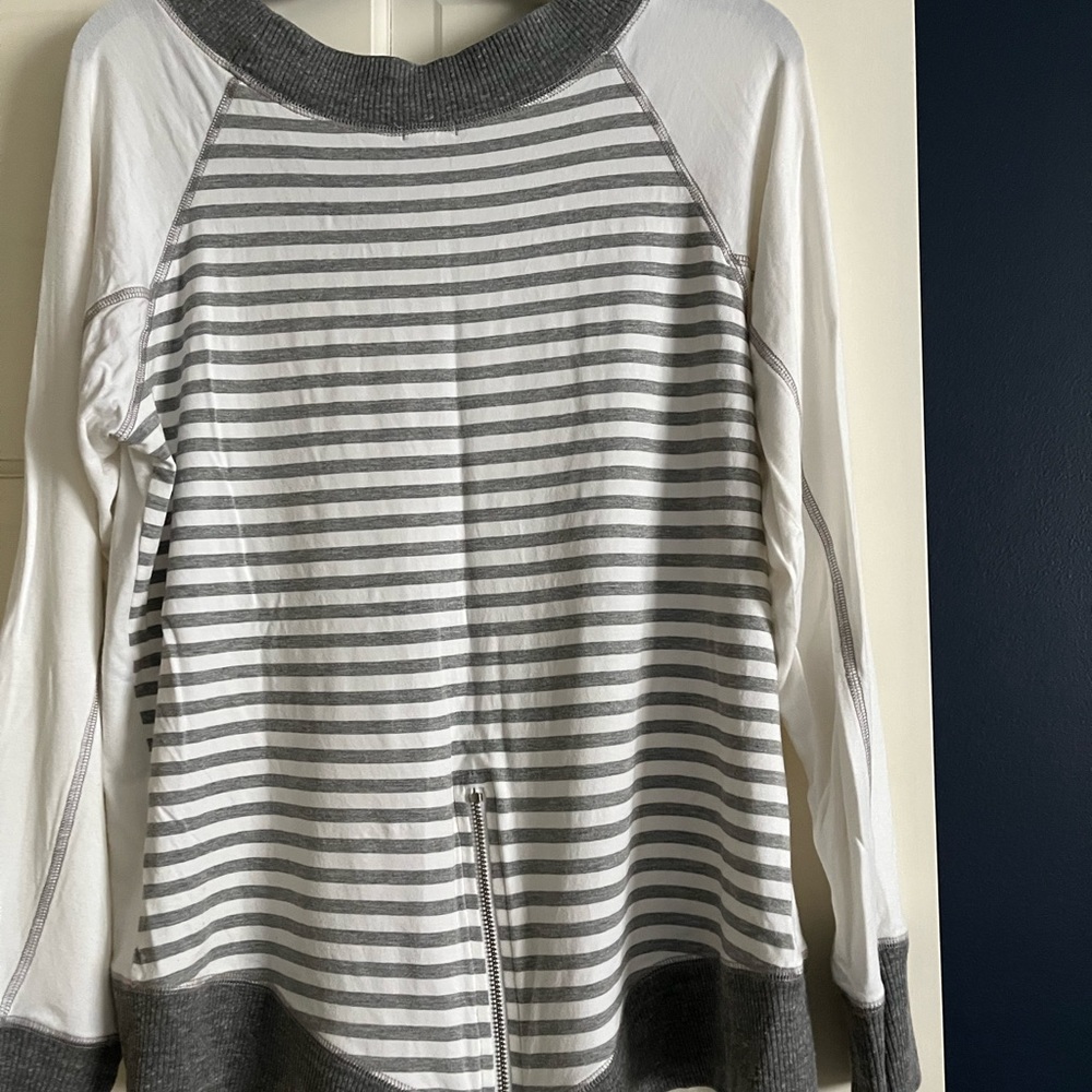 Light weight sweatshirt - Picture 4 of 4